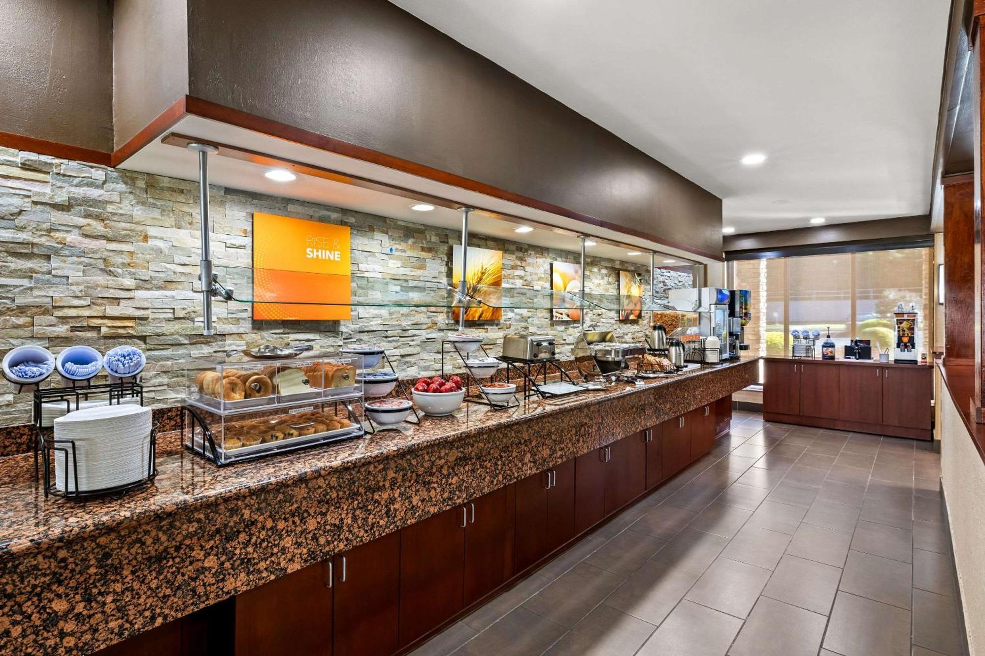 Comfort Inn Roswell-Dunwoody Exterior photo