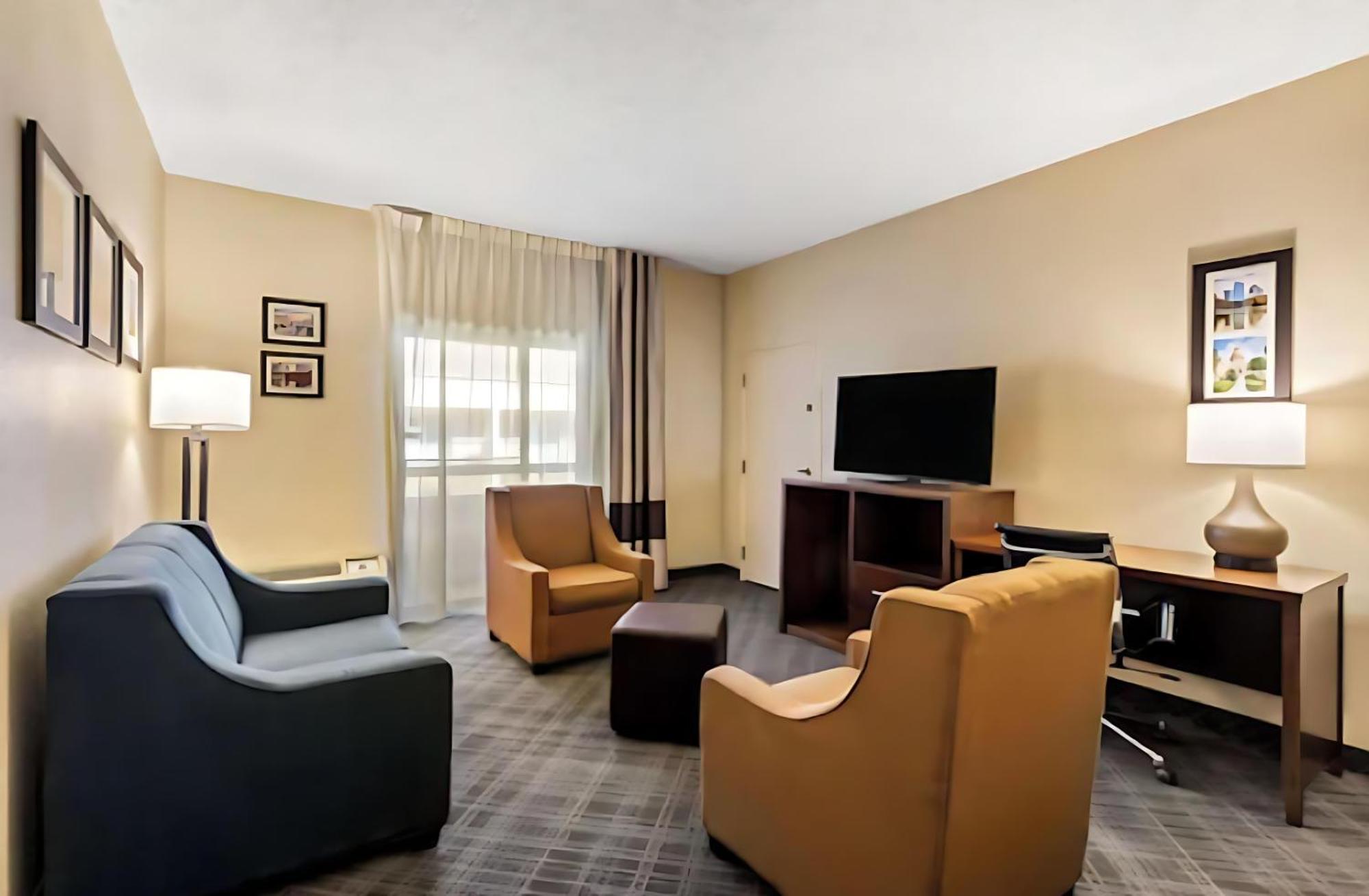 Comfort Inn Roswell-Dunwoody Exterior photo